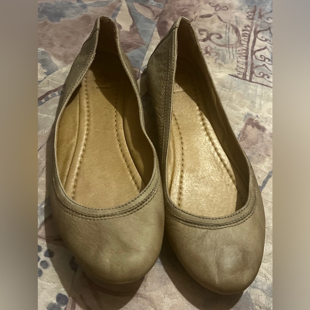Taupe leather Frye Flats - 8.5M - Picture 2 of 5